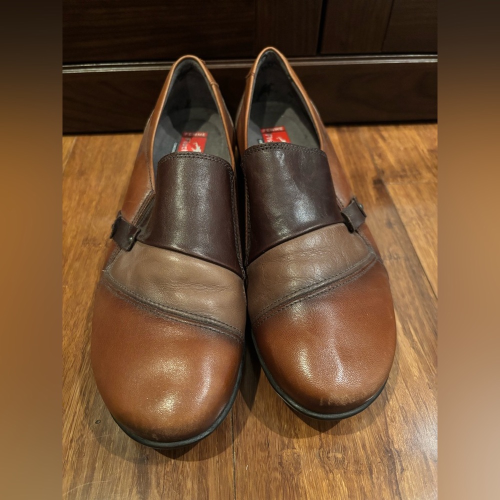 Fluchos size 38 (7.5) brown leather slip on loafer. EUC.